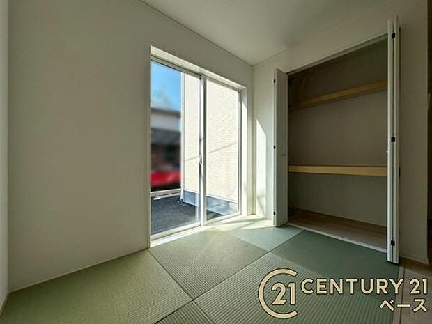 ■現地撮影写真■ほっこり落ち着けるタタミコーナー!客間としてもご利用いただけます!