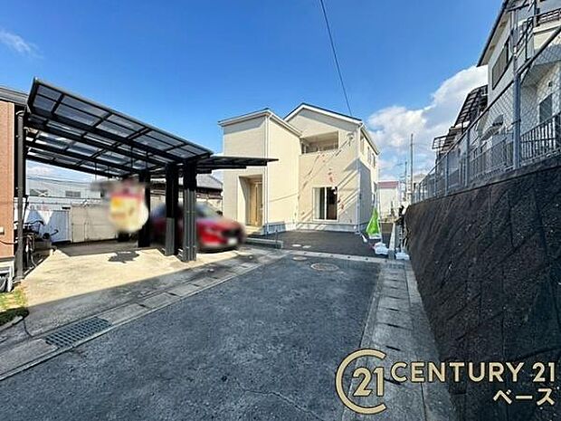 ■現地撮影写真■敷地と道路の高低差が少なく駐車もスムーズです!