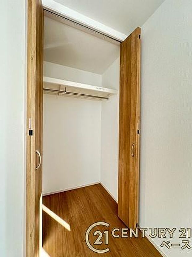 ■現地撮影写真■全居室に広々収納スペース完備!