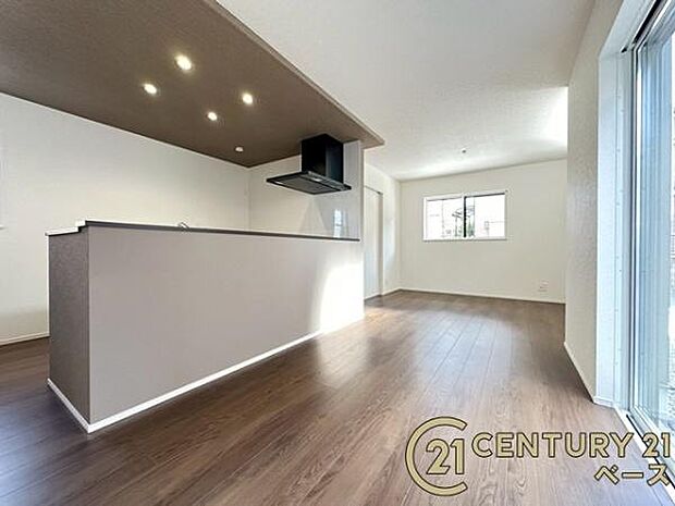 ■現地撮影写真■家計と環境に優しい、断熱性・保温性に優れたペアガラスを使用しています!