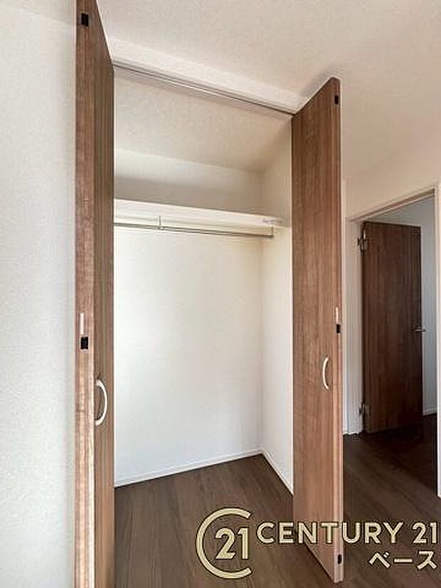 ■現地撮影写真■全居室に広々収納スペース完備!