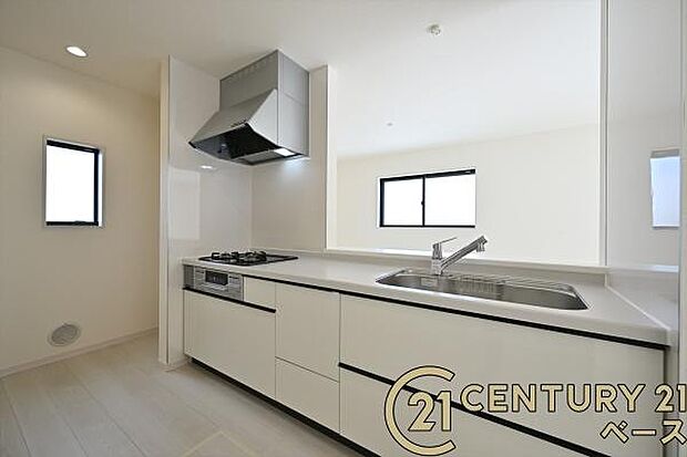 ■現地撮影写真■家族とのコミュニケーションがとりやすい人気のカウンターキッチン!