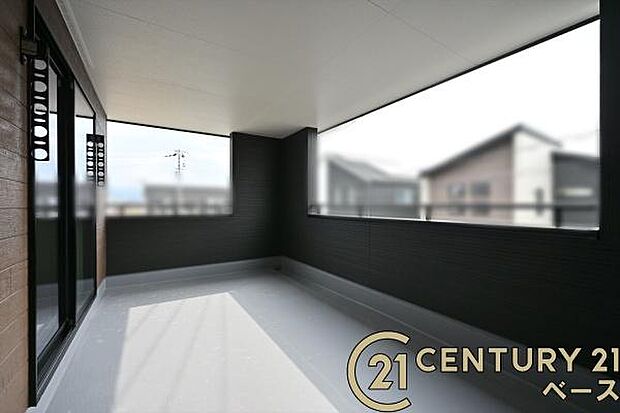 ■現地撮影写真■インナーバルコニーで急な雨でも安心です!