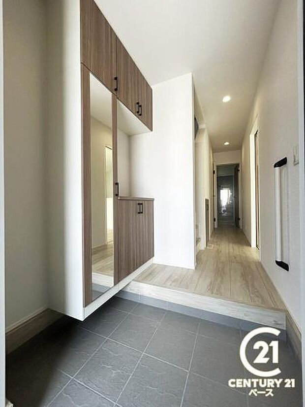 ■玄関には大容量シューズボックス完備!■