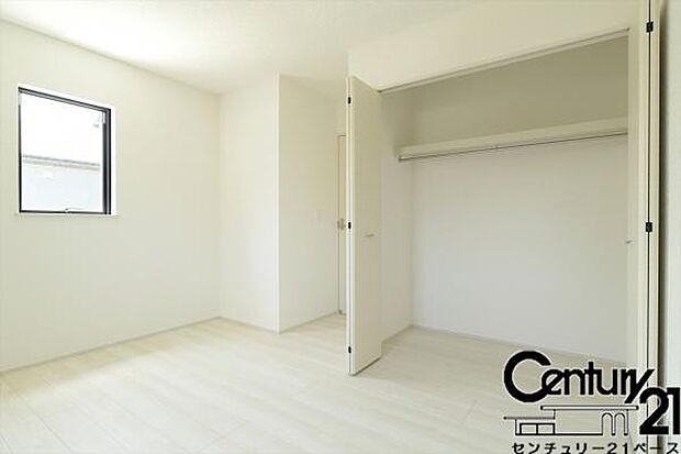 ■冬物のコートや季節のものなどたくさんしまえる広さ!■