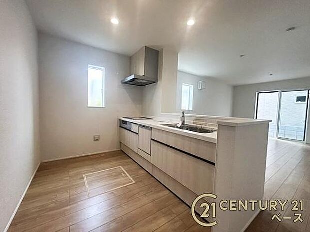 ■キッチンパネルは油などの汚れが付着しにくく、毎日のお手入れが簡単なので清潔なキッチンが保てます!■