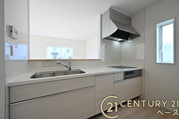 ■現地撮影写真■家族とのコミュニケーションがとりやすい人気のカウンターキッチン!