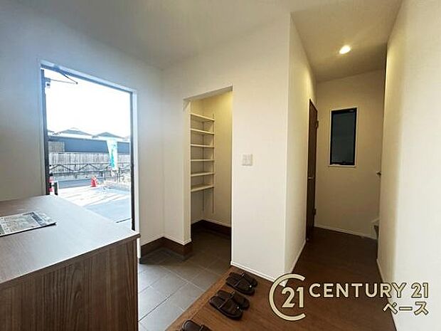 すっきりとした明るい玄関が家族やお客様を迎えてくれます!