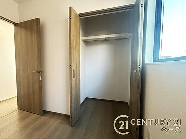 ■現地撮影写真■全居室に広々収納スペース完備!
