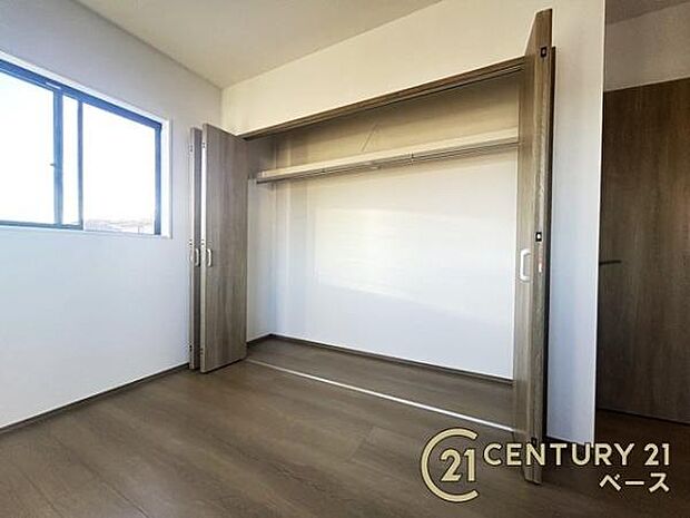 広々としたWICを完備!大きな荷物も楽々収納!