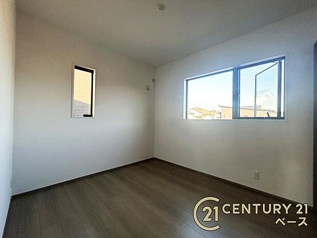 暖かみある広々とした洋室です!