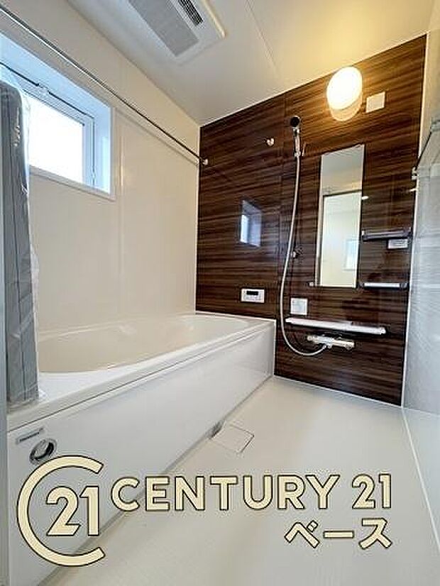 ■現地撮影写真■清潔感のある明るい浴室です!