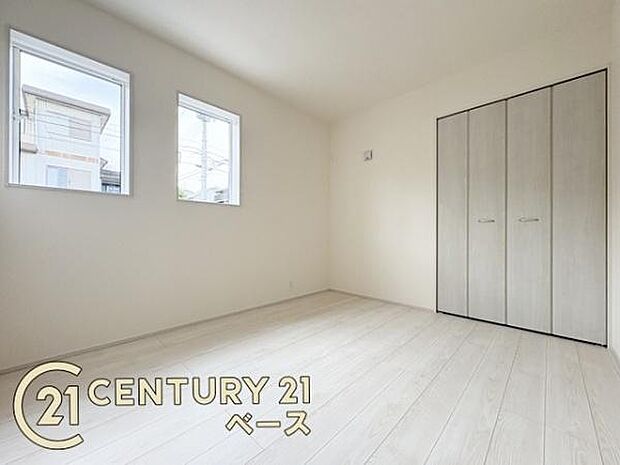 ■現地撮影写真■明るい雰囲気の洋室です!