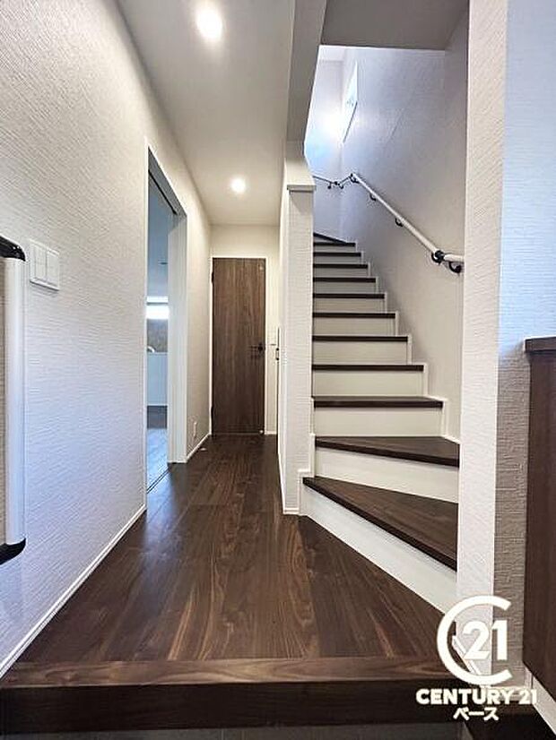 ■すっきりとした明るい玄関が家族やお客様を迎えてくれます!