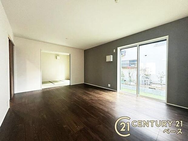 ■現地撮影写真■ご家族でくつろいでいただける広々したLDK約16帖!