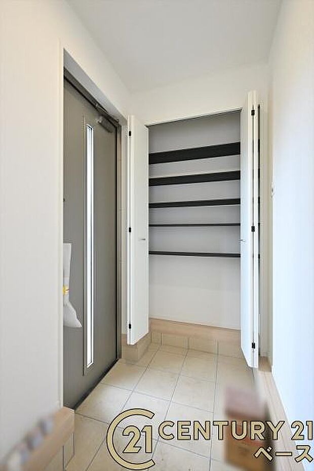 ■玄関には大容量収納スペースを完備!■