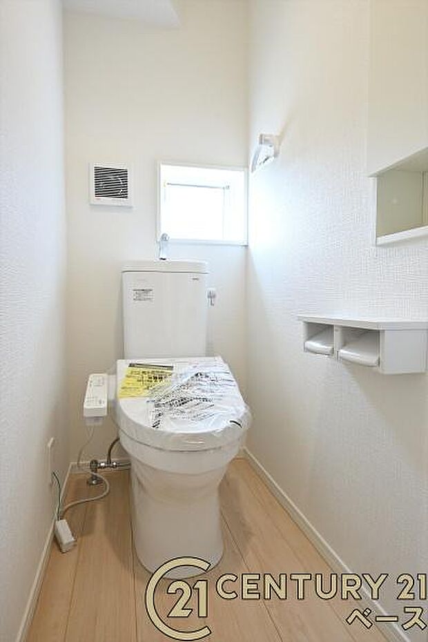 ■従来品と比べ約70%も節水タイプのトイレです!1階・2階共にウォシュレット付き!■