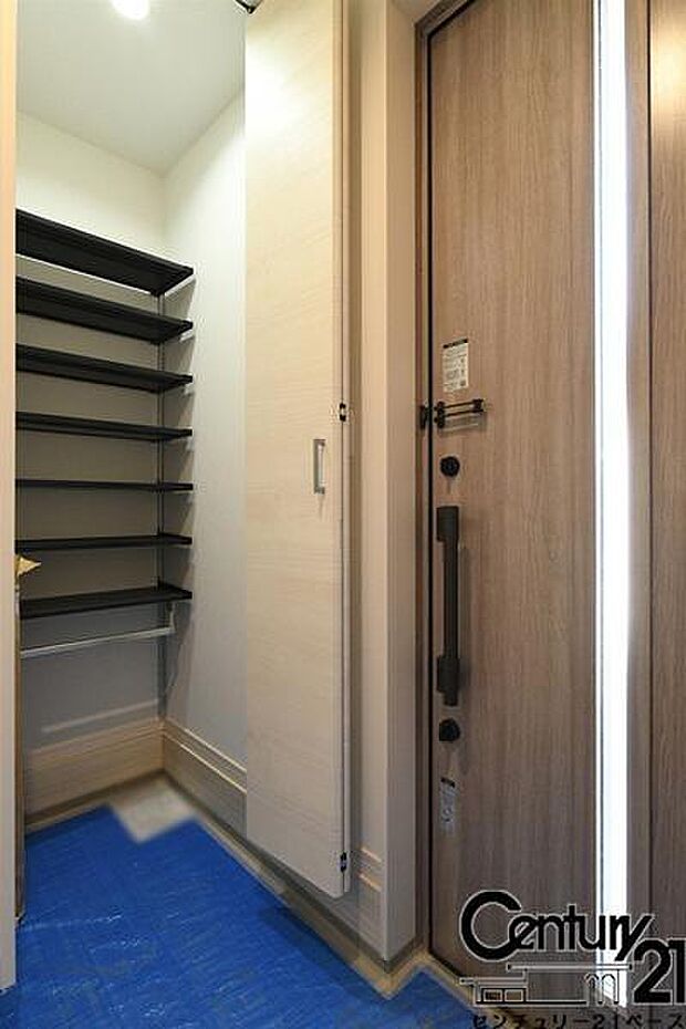 ■SIC完備で玄関をスッキリ快適にお使いいただけます!■