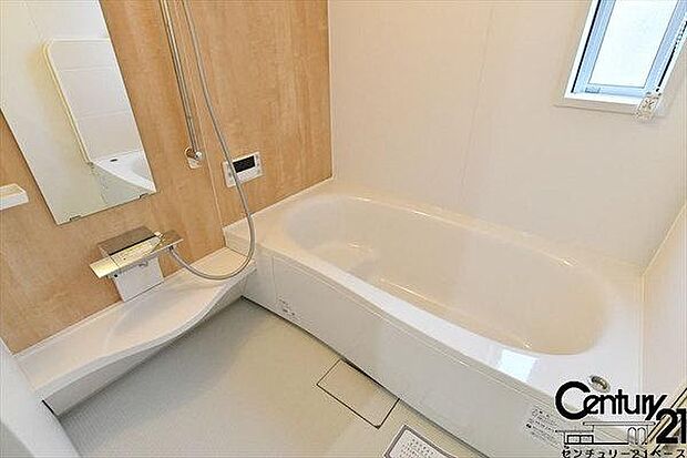 ■ゆったり1坪サイズの浴室!足を伸ばしての入浴は疲れも癒してくれます!■