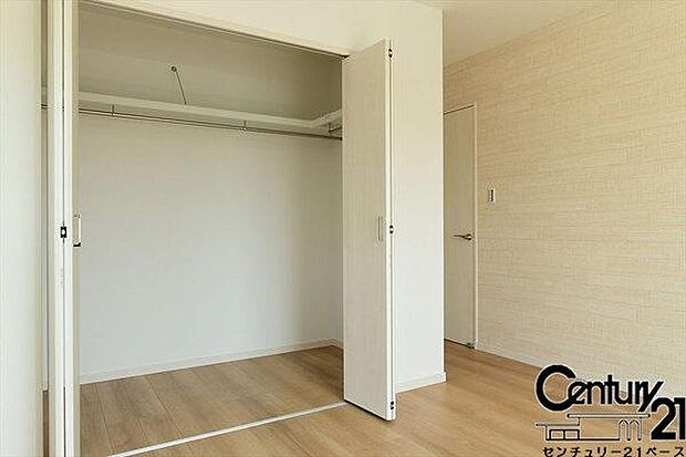 ■冬物のコートや季節ものなどたくさんしまえる広さ!■