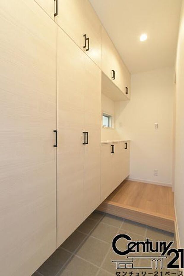 ■玄関には大容量収納スペースを完備!■