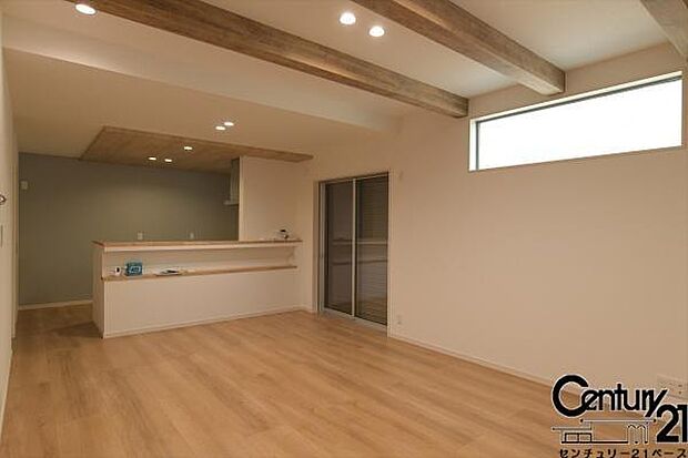 ■ご家族でくつろいでいただける広々としたリビングです!全窓ペアガラス標準装備!■