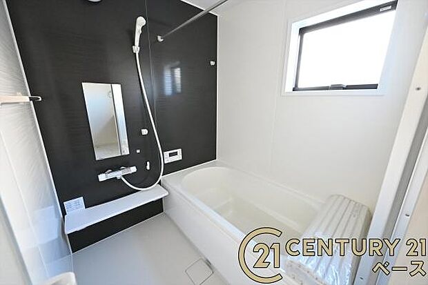 ■床は水ハケが良く、乾きやすいのでカビの発生も軽減!嬉しい浴室乾燥機付です!■