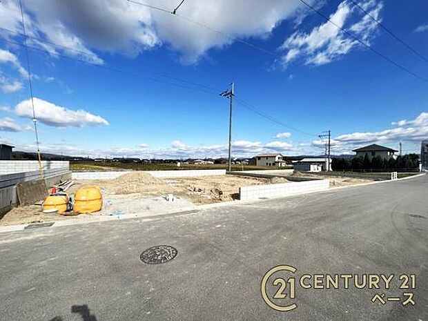 落ち着いた雰囲気の住居エリアに位置する南向きの物件です!