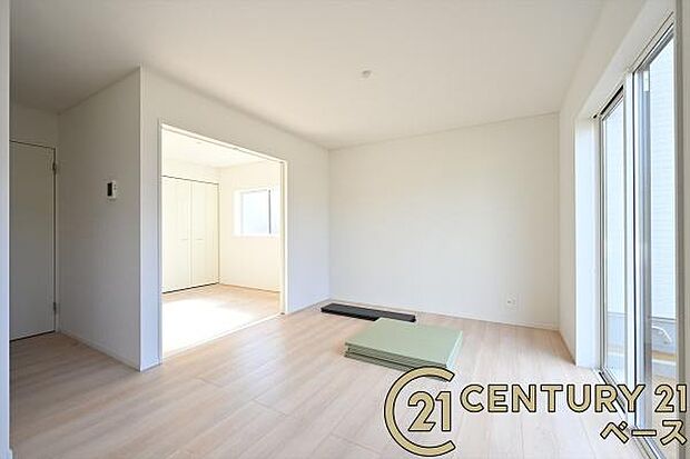 ■現地撮影写真■大きな窓から柔らかい光が射し込みます!