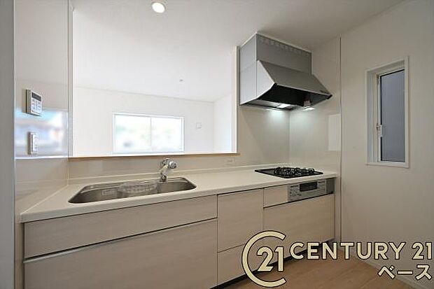 ■現地撮影写真■収納スペース豊富でキッチン周りもスッキリ快適!