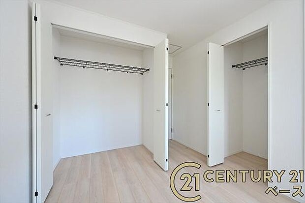 ■現地撮影写真■収納スペース付きで整理整頓も楽々!