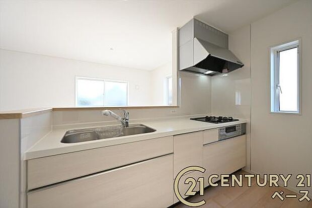 ■現地撮影写真■収納スペース豊富でキッチン周りもスッキリ快適!