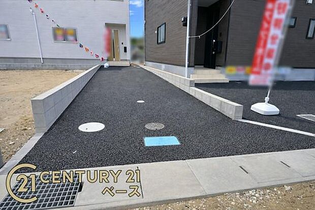 ■現地撮影写真■駐車スペース2台分完備!