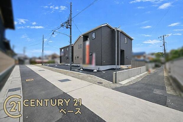 ■現地撮影写真■前面道路は広々6m!お車の出し入れもラクラクです!