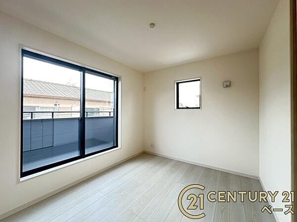 ■現地撮影写真■優しい色合いでまとめられた洋室！どんな家具も合いそうですね！