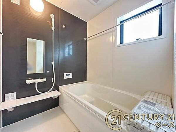 ■現地撮影写真■浴室暖房乾燥機を完備！ゆったりした浴槽での入浴は疲れも癒してくれます！