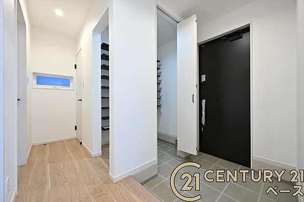 ■SIC完備で玄関をスッキリ快適にお使いいただけます!■