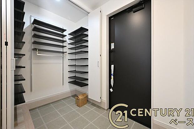 ■SIC完備で玄関をスッキリ快適にお使いいただけます!■