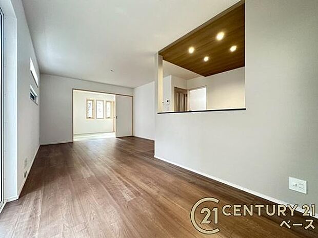 ■現地撮影写真■大きな窓から柔らかい光が射し込みます!