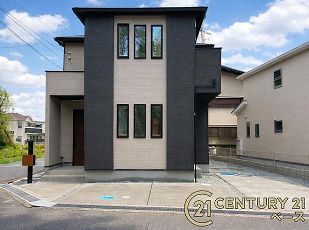 ■現地撮影写真■駐車スペース2台分完備!