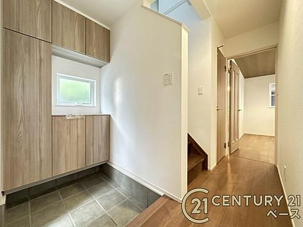 ■現地撮影写真■こちらは玄関から見た廊下部分です!