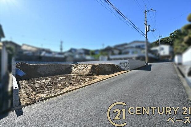 ■現地撮影写真■前面道路約4mでお車の出し入れも楽々!