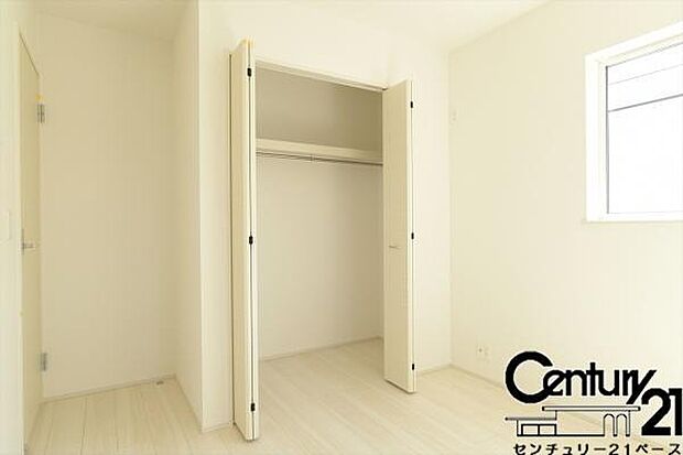 ■冬物のコートや季節ものなど、たっぷり収納可能!■