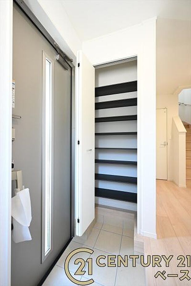 ■玄関には大容量収納スペースを完備!■