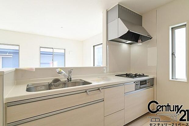 ■家族とのコミュニケーションがとりやすい人気のカウンターキッチン!■