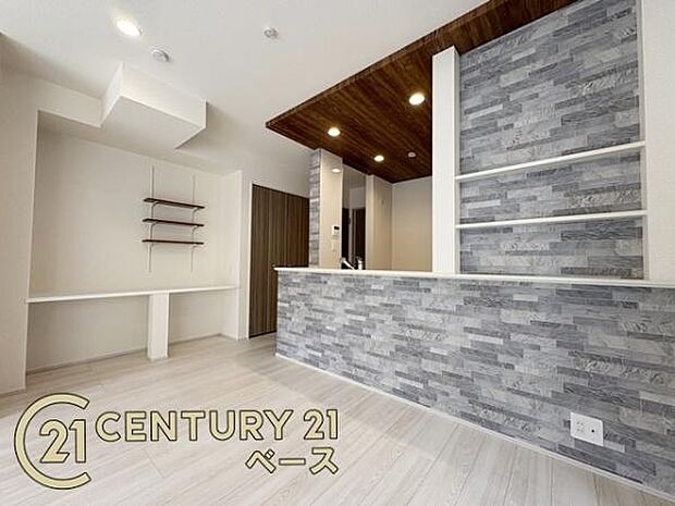 ■現地撮影写真■大きな窓から柔らかい光が射し込みます。