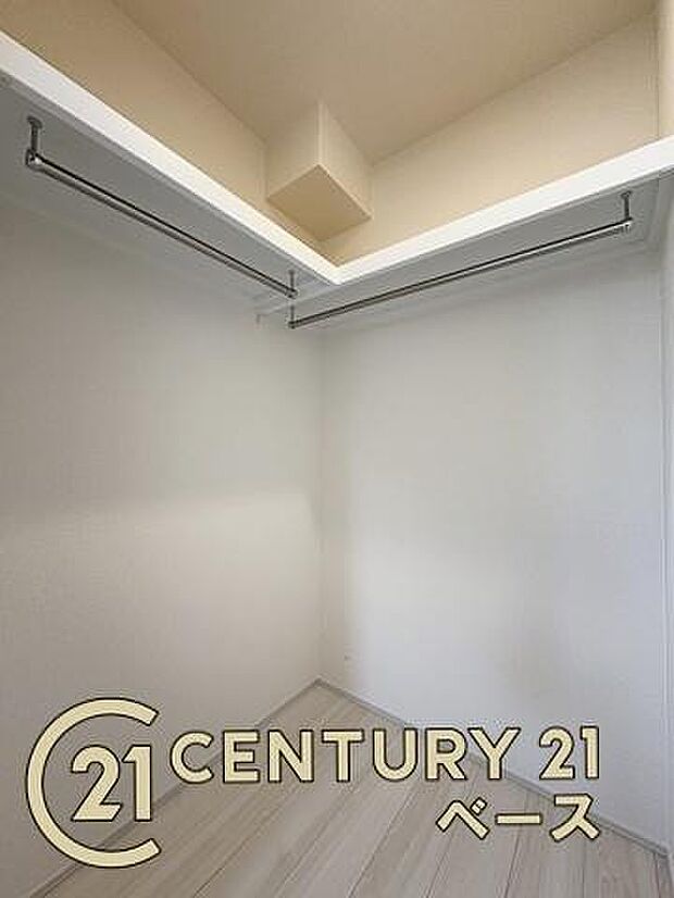 ■現地撮影写真■冬物のコートや季節のものなどたくさんしまえる広さ!