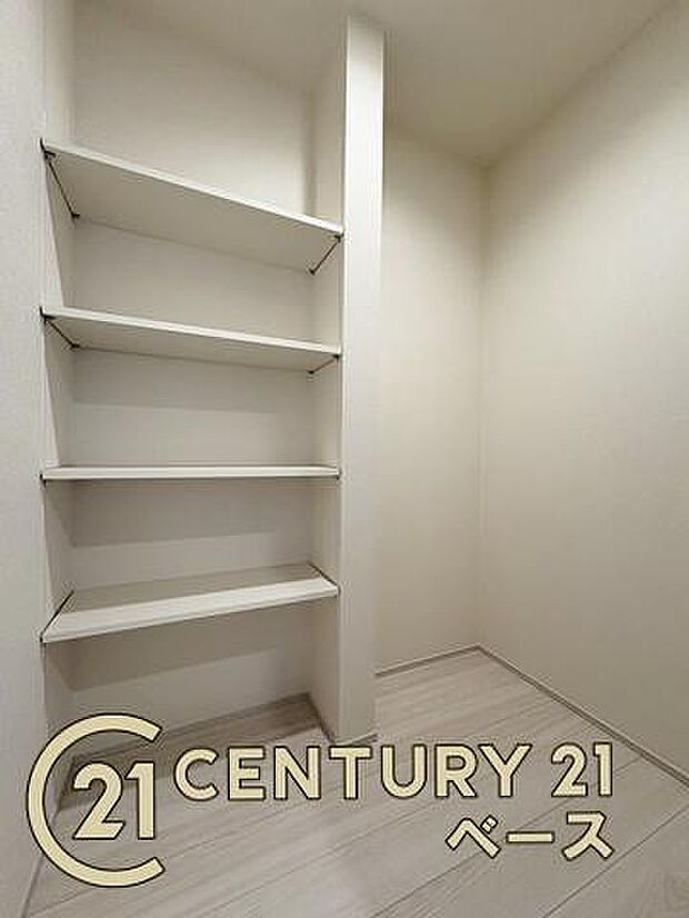 ■現地撮影写真■こちらは洗面所横の収納スペースとなっております!