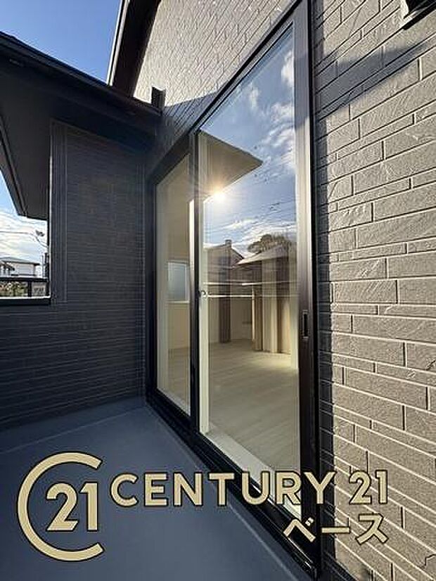 ■現地撮影写真■日当たりのよいバルコニー!洗濯物もよく乾きます!