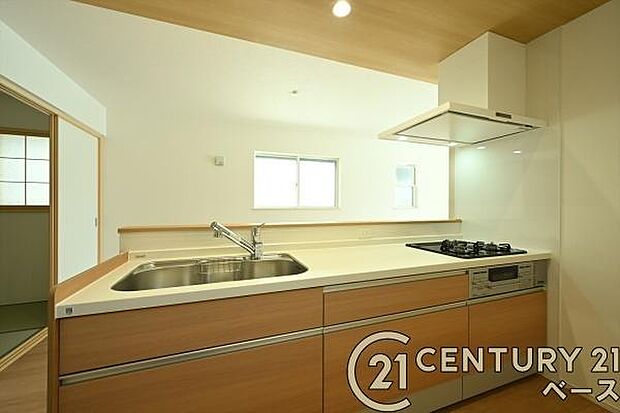 ■静音シンク、人工大理石天板のシステムキッチンは浄水機能付です!■